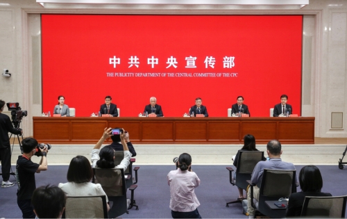 张玉卓出席“中国这十年”系列主题新闻发布会并答记者问